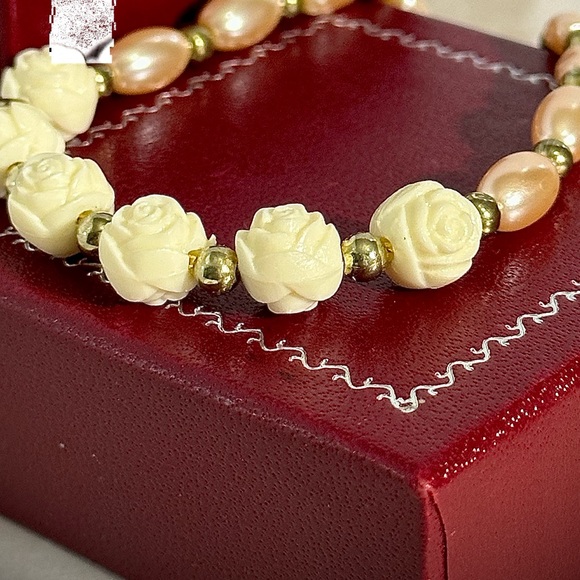 Handcrafted Rose Shaped Beads & Champagne Pearls Bracelet Lobster Claw Closure - Picture 3 of 3
